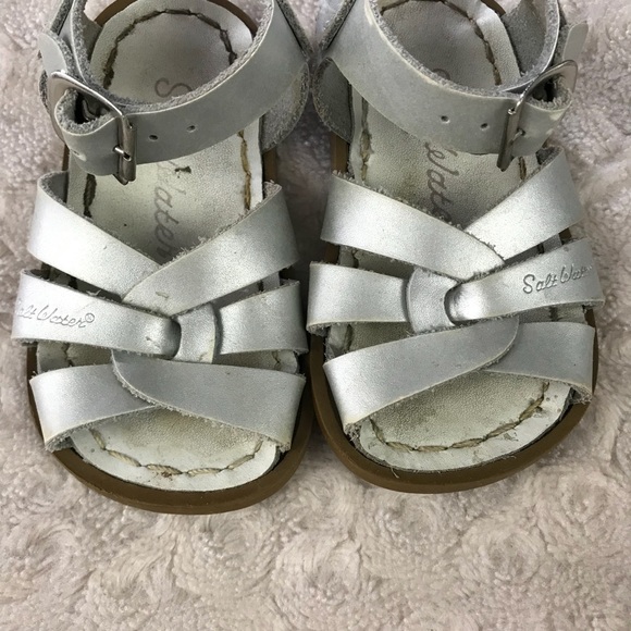 Salt Water Sandals Silver Baby Girl Size 4 - Picture 2 of 8